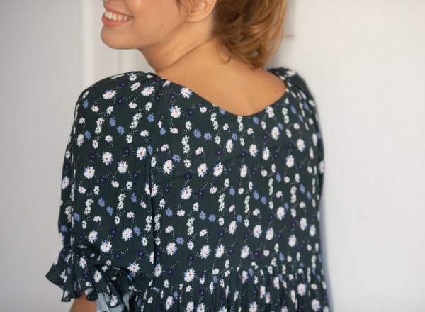 Carmen dress with flowers 