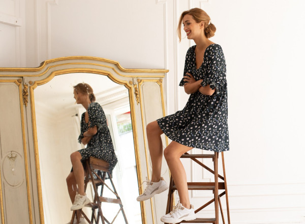 Robe Carmen à fleurs et manches bouffantes 