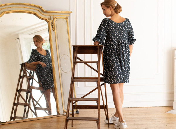 Robe Carmen à fleurs et manches bouffantes 